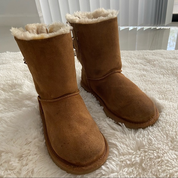Size 4 ugg shoes Clearance